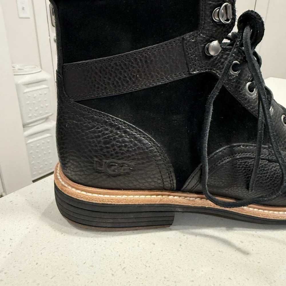 Men's sz 11 UGG Magnusson Cap-Toe‎ Boots Black Leather Chukka Lace-Up 1018725